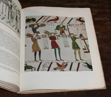 LEJARD (Andr&eacute;). La tapisserie de Bayeux. Accompagn&eacute;e de la Conqu&ecirc;te de l'Angleterre par Guillaume le Conqu&eacute;rant. Texte extrait de la Chronique de Normandie, adapt&eacute;e par Michel H&eacute;bert. Photo 5.