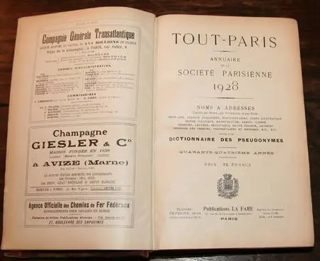 . Tout Paris. Annuaire de la soci&eacute;t&eacute; parisienne 1928. Noms et adresses class&eacute;es par professions et par rues : High-life, colonie &eacute;trang&egrave;re, fonctionnaires, corps diplomatique, monde politique, magistrature, arm&eacute;e, clerg&eacute;, sciences, lettres, beaux arts, haute finance, artistes, membres des cercles, propri&eacute;taires et rentiers, etc., etc. suivi d'un dictionnaire des pseudonymes. Photo 2.