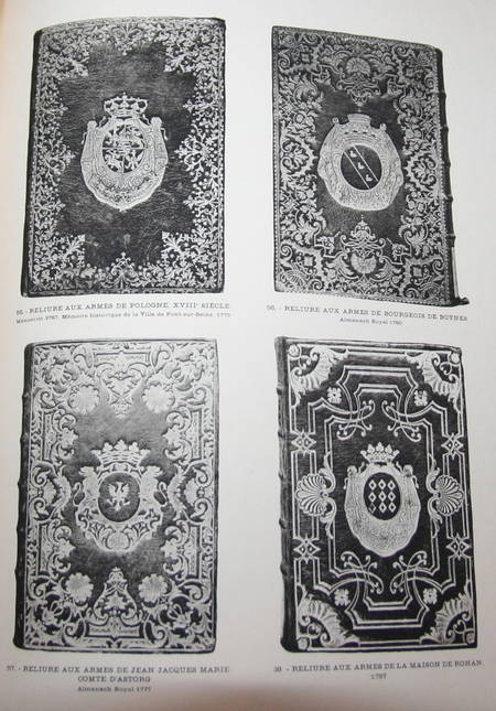 Reliures et manuscrits de la biblioth&egrave;que de Troyes. Photo 1.