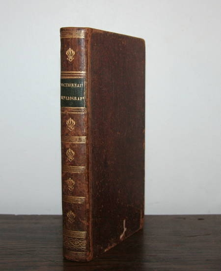 FOURNIER (F. I.). Dictionnaire portatif de bibliographie, contenant plus de 17 000 mille articles de livres rares, curieux, estim&eacute;s et recherch&eacute;s, avec les marques connues pour distinguer les &eacute;ditions originales des contrefactions qui en ont &eacute;t&eacute; faites, et des notes instructives sur la raret&eacute; ou le m&eacute;rite de certains livres. On a fix&eacute; la valeur d'apr&egrave;s les prix auxquels ces livres ont &eacute;t&eacute; port&eacute;s dans les ventes les plus fameuses; suivi du catalogue des &eacute;ditions um notis, ad usum delphini, et de celles imprim&eacute;es par les Aldes, les Elzevirs, Baskerville, etc., ouvrage indispensable aux gens-de-lettres, amateurs de livres, biblioth&eacute;caires, et particuli&egrave;rement aux libraires et &agrave; ceux qui se destinent &agrave; l'&ecirc;tre. Photo 0.