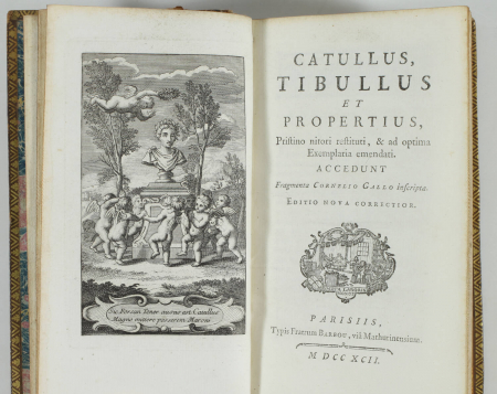 CATULLE, TIBULLE et PROPERCE. Catullus, Tibullus et Propertius, pristino nitori restituti, et ad optima exemplaria emendati. Accedunt fragmenta Cornelio Gallo inscripta. Editio nova correctior