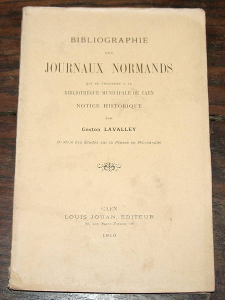 LAVALLEY (Gaston). Bibliographie des journaux normands qui se trouvent à la bibliothèque municipale de Caen. Notice historique, livre rare du XXe siècle