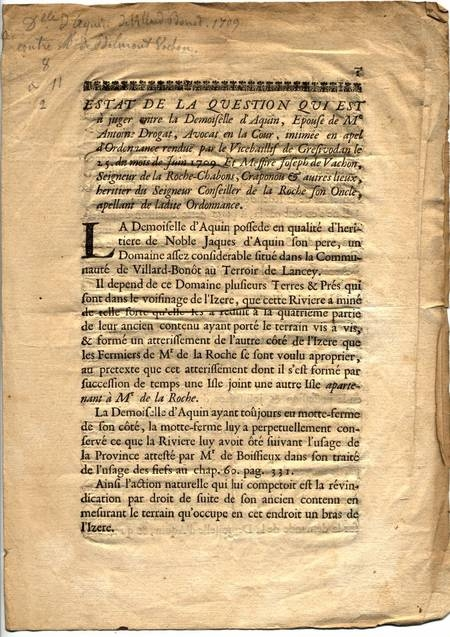 . Estat de la question qui est à juger entre la demoiselle d'Aquin, épouse de Me Antoine Drogat, avocat en la cour, intimée en appel d'ordonnance rendue par le vicebaillif de Gresivaudan le 25 du mois de juin 1709. Et messire Joseph de Vachon, seigneur de la Roche-Chabons, Craponou et autres lieux, héritier du seigneur conseiller de la Roche son oncle, apellant de la dite ordonnance, livre ancien du XVIIIe siècle