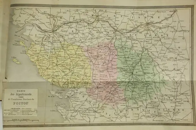 GIRAUDEAU - Précis historique du Poitou (vers 1843) - 2 cartes en couleurs - Photo 0 - livre d'occasion